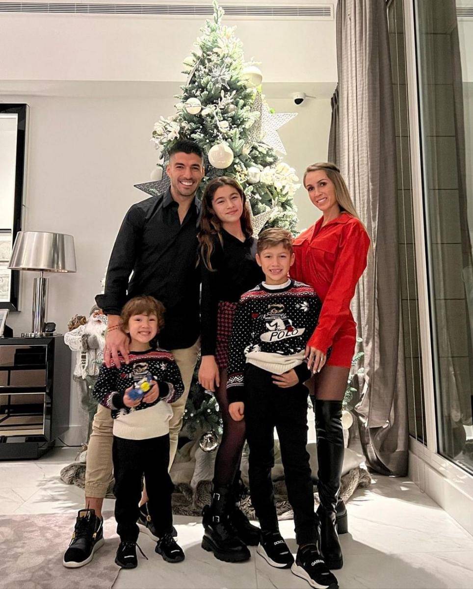 potret Luis Suarez bersama keluarganya di hari Natal (instagram.com/luissuarez9)