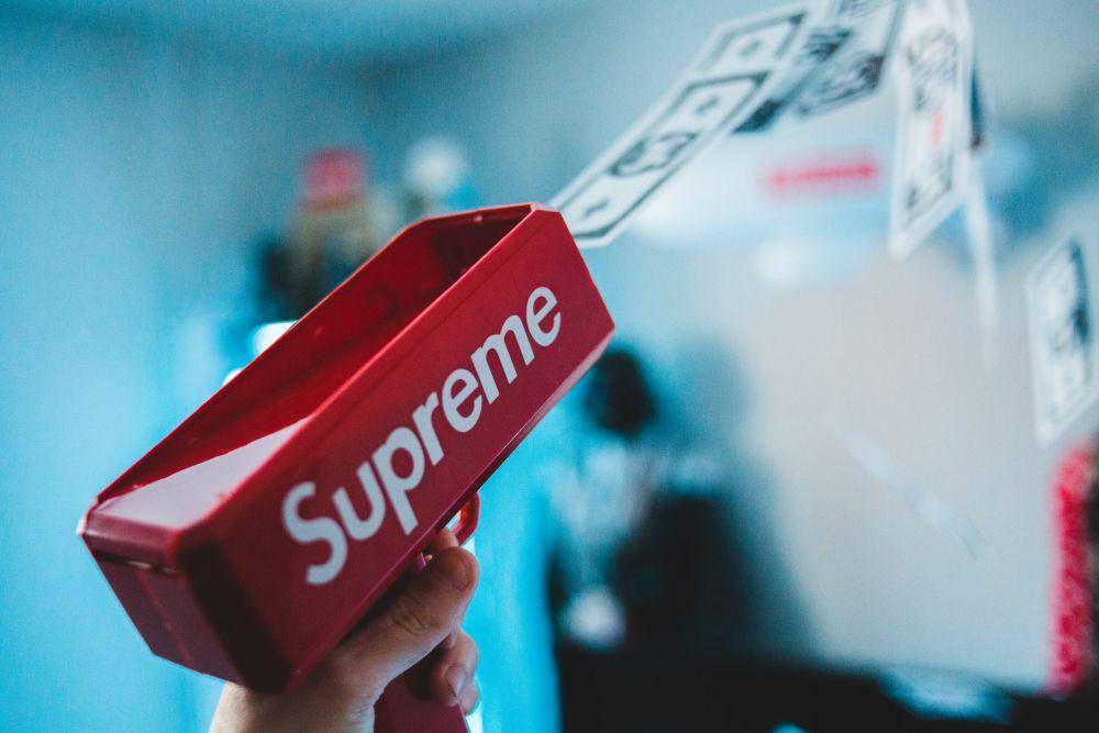 ilustrasi brand kenamaan (unsplash.com/Erik Mclean)