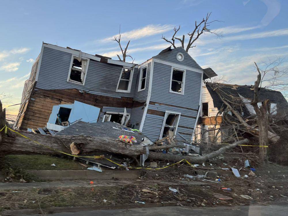Kerusakan yang ditimbulkan Badai Ida di Kentucky, Amerika Serikat. (twitter.com/FireSafetyNYC)
