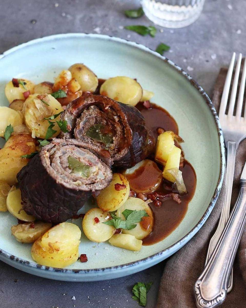rouladen (instagram.com/baketotheroots)