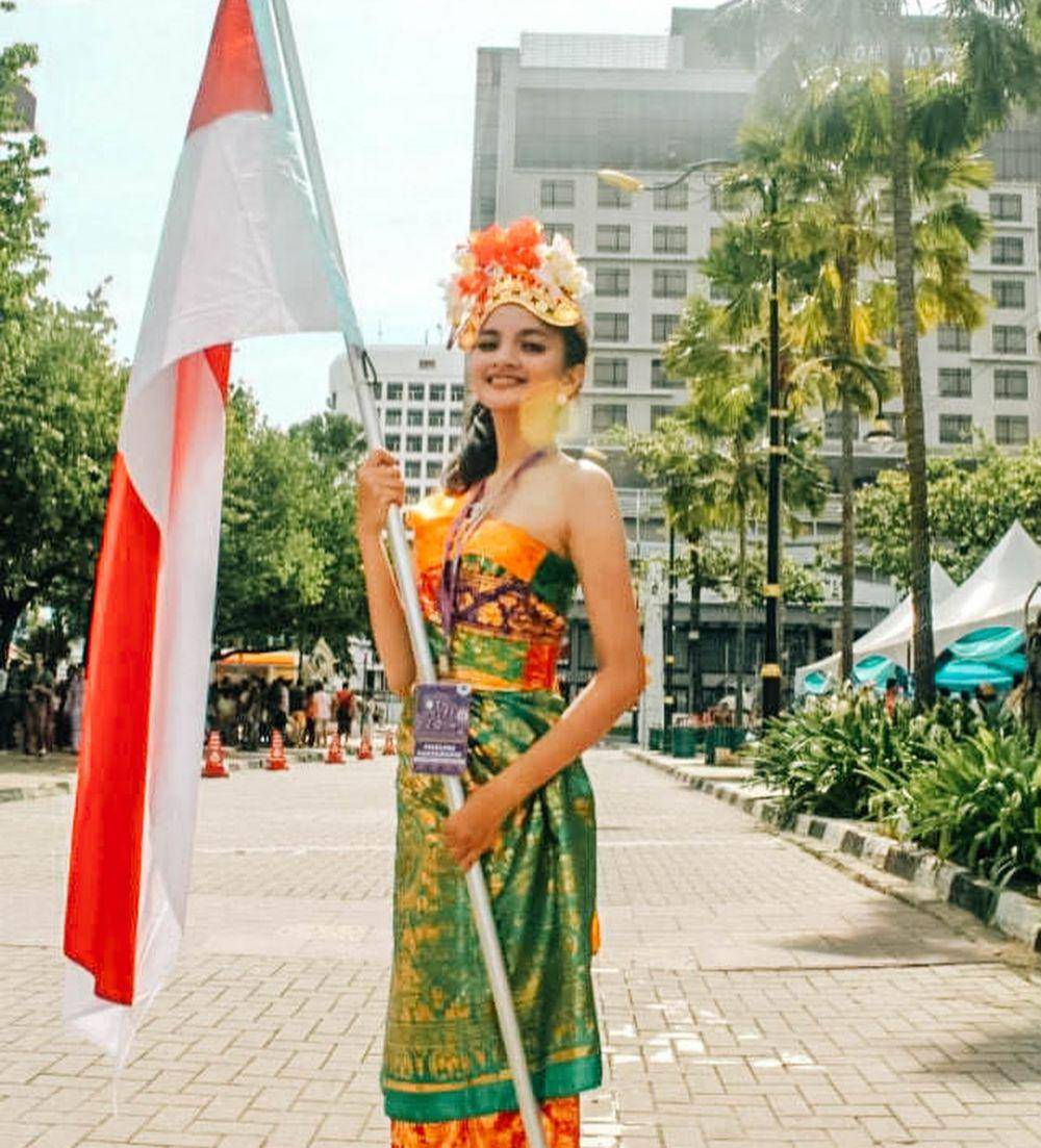 Sabrina Anggraini memakai baju adat Bali (instagram.com/sabrinaanggraini)