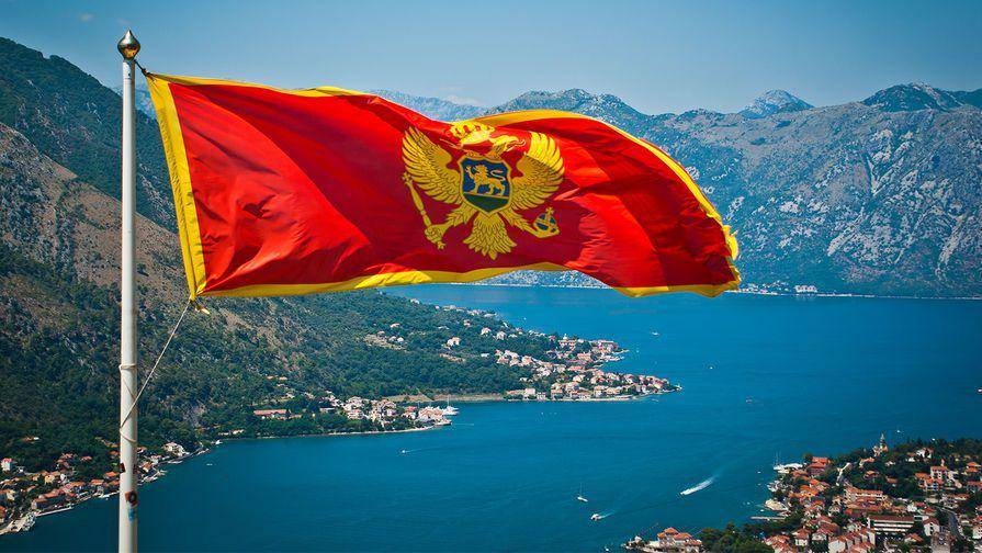 potret bendera negara Montenegro (discount-house.ru)