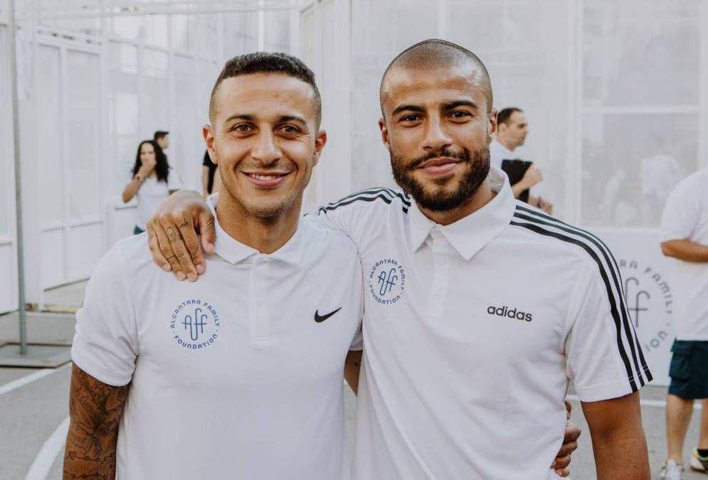 potret Thiago dan Rafinha Alcantara (twitter.com/fcbarcelonafl)