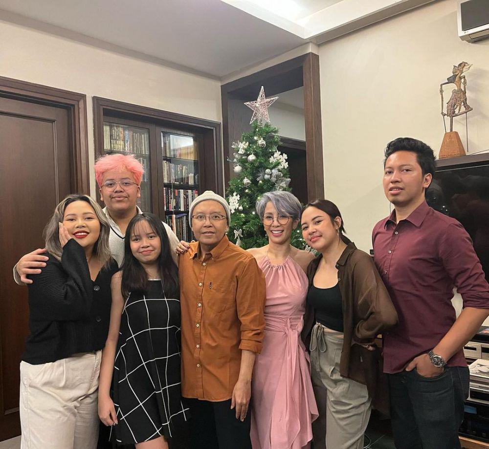 potret Ari Lasso bersama keluarga (instagram.com/vitta_dessy)