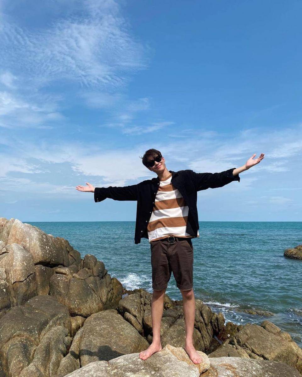 Gaya busana Dew Jirawat (instagram.com/dew_jsu)