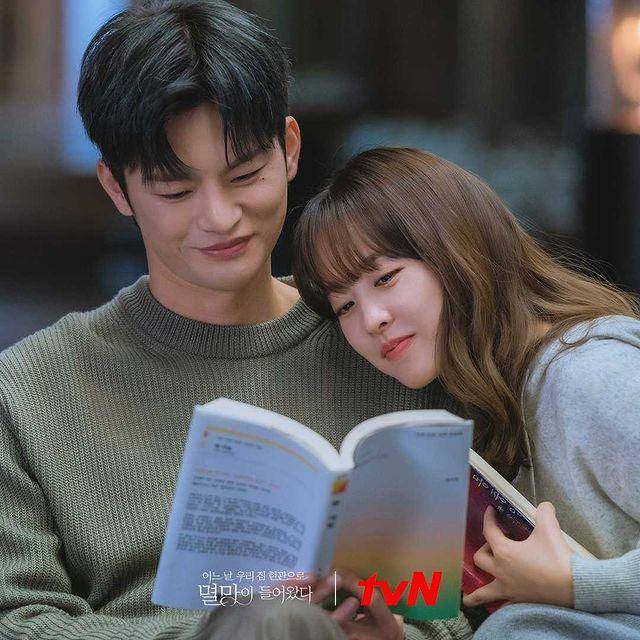 Seo In Guk dan Park Bo Young di drama Doom At Your Service (instagram.com/tvn_drama)