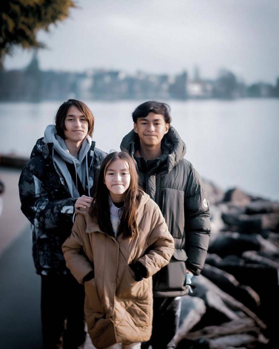 Liburan Darius Sinatrya dan keluarga di Swiss. (instagram.com/darius_sinathrya)