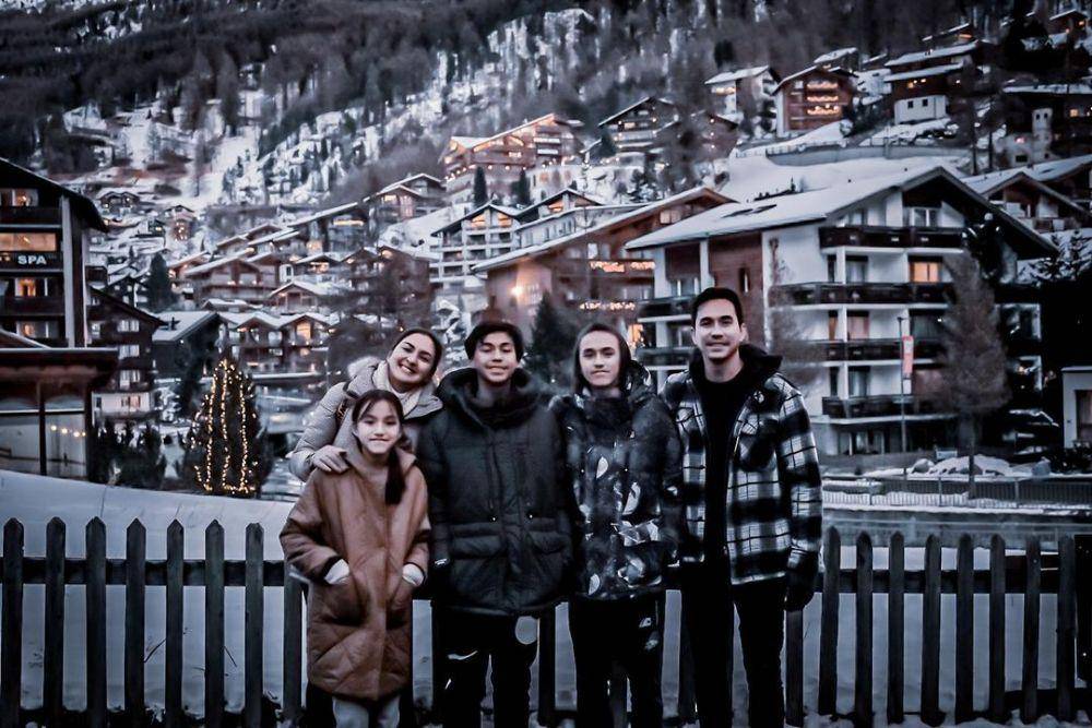 Liburan Darius Sinatrya dan keluarga di Swiss. (instagram.com/darius_sinathrya)