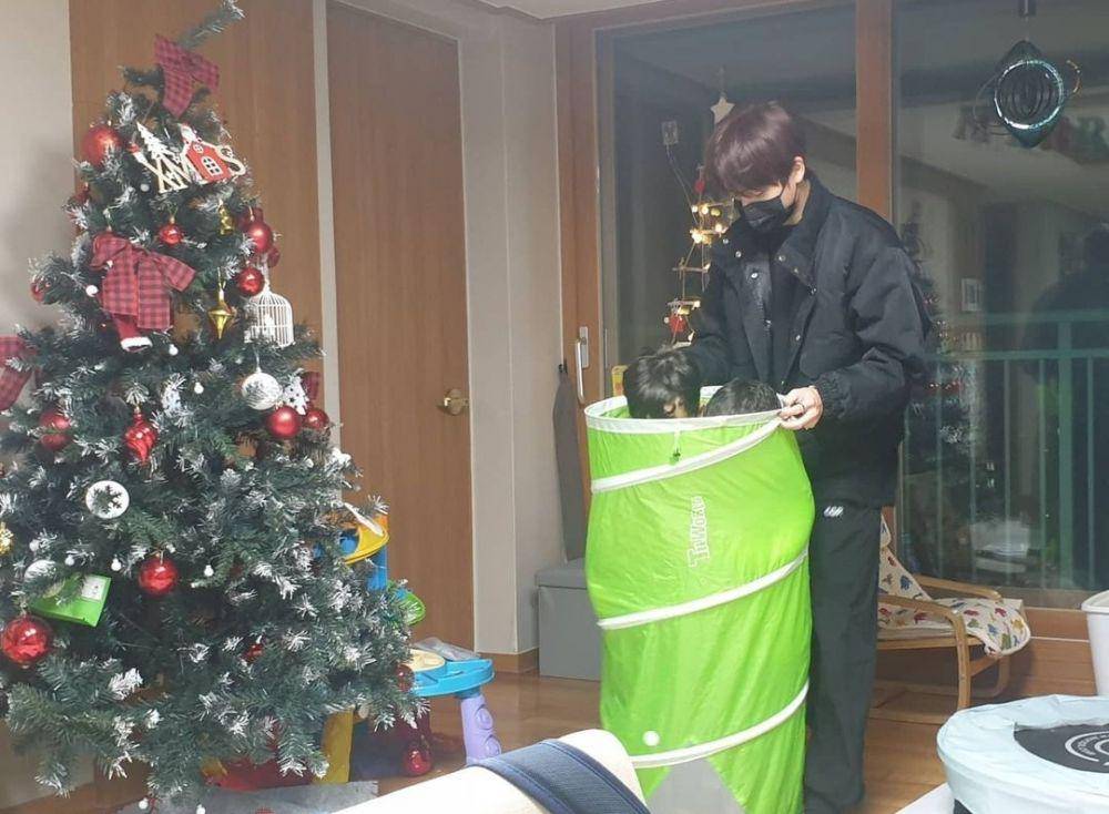 potret Sangyeon bersama keponakan (twitter.com/theboyzfolder)