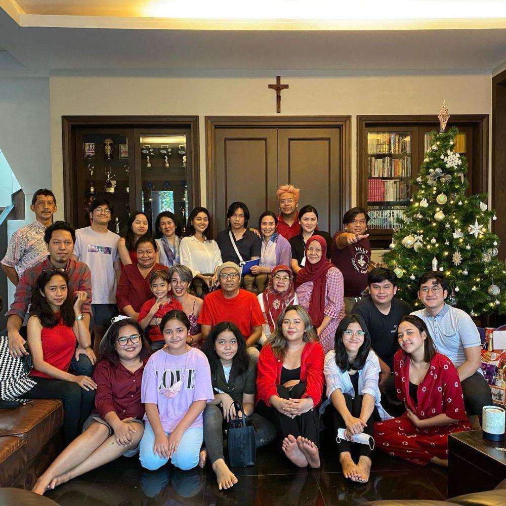 Perayaan Natal keluarga Ari Lasso (instagram.com/vitta_dessy)