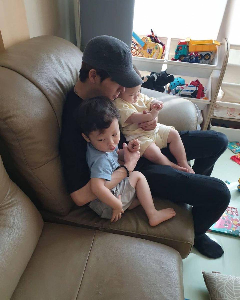 potret Sangyeon bersama keponakan (twitter.com/sang82lee)