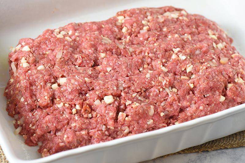 Ilustrasi daging dalam loyang (adventuresofmel.com)