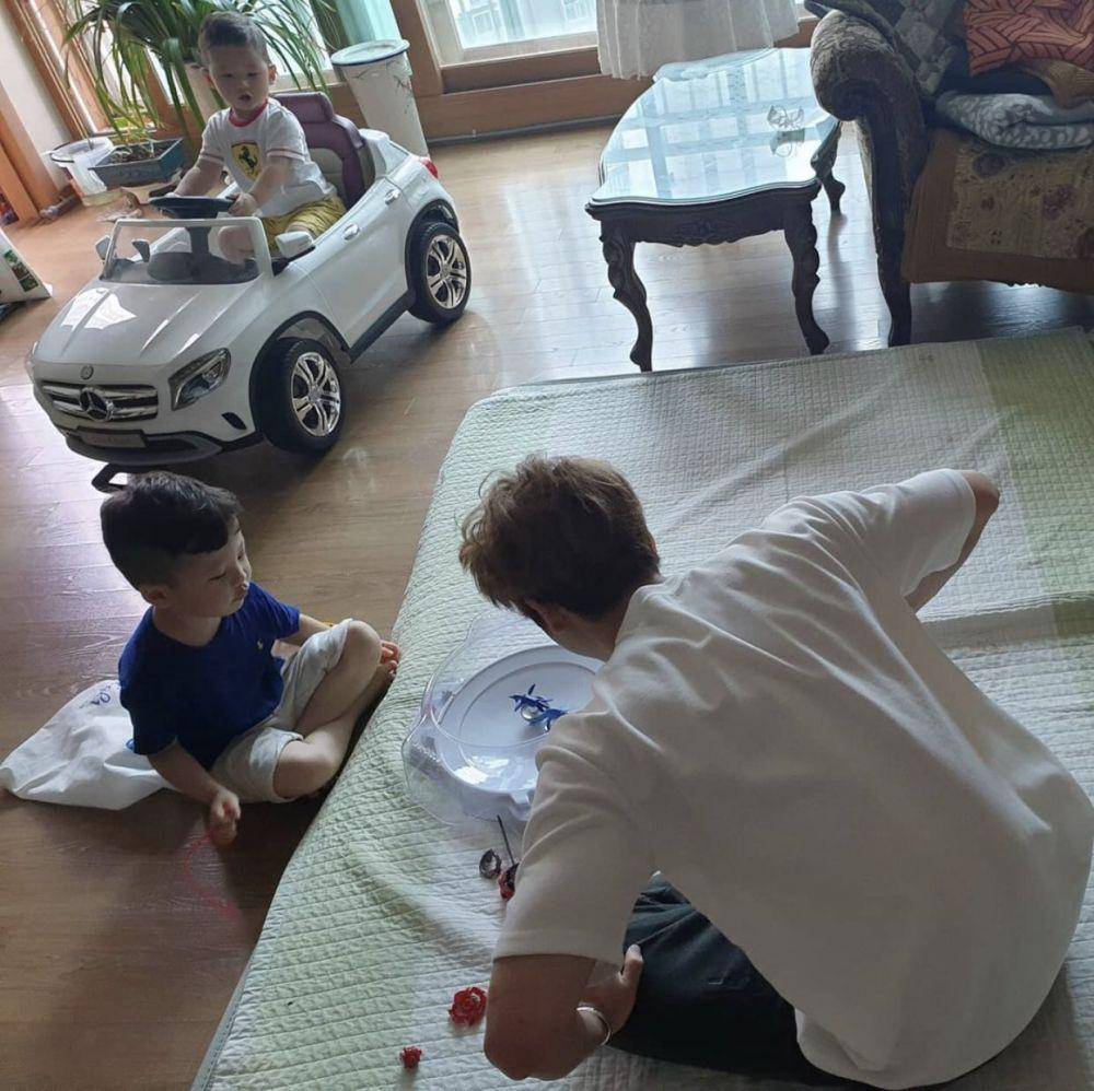potret Sangyeon bersama keponakan (twitter.com/sang82lee)