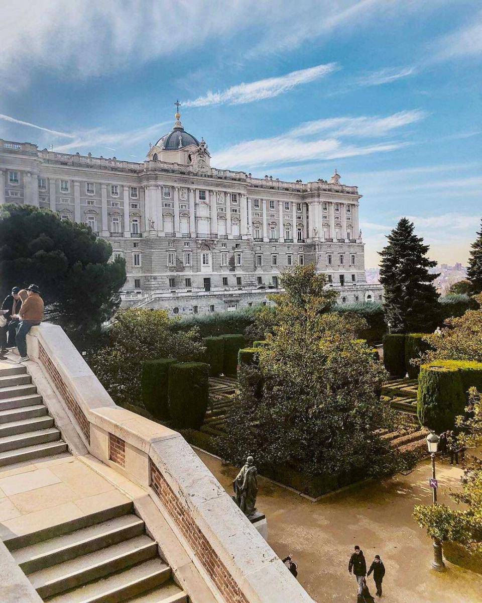 Royal Palace Madrid (instagram.com/sarahmayra_)