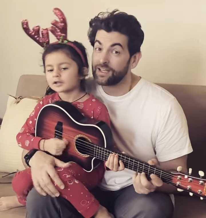Neil Nitin dan anaknya (instagram.com/neilnitinmukesh)