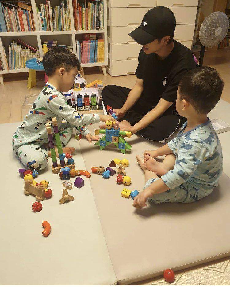 potret Sangyeon bersama keponakan (twitter.com/lsyzone)