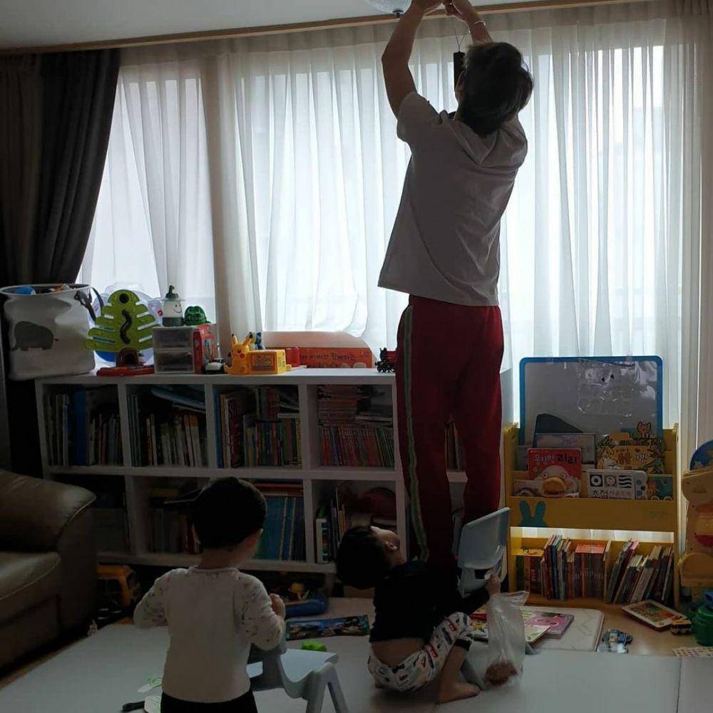 potret Sangyeon bersama keponakan (twitter.com/ddeokhoon)