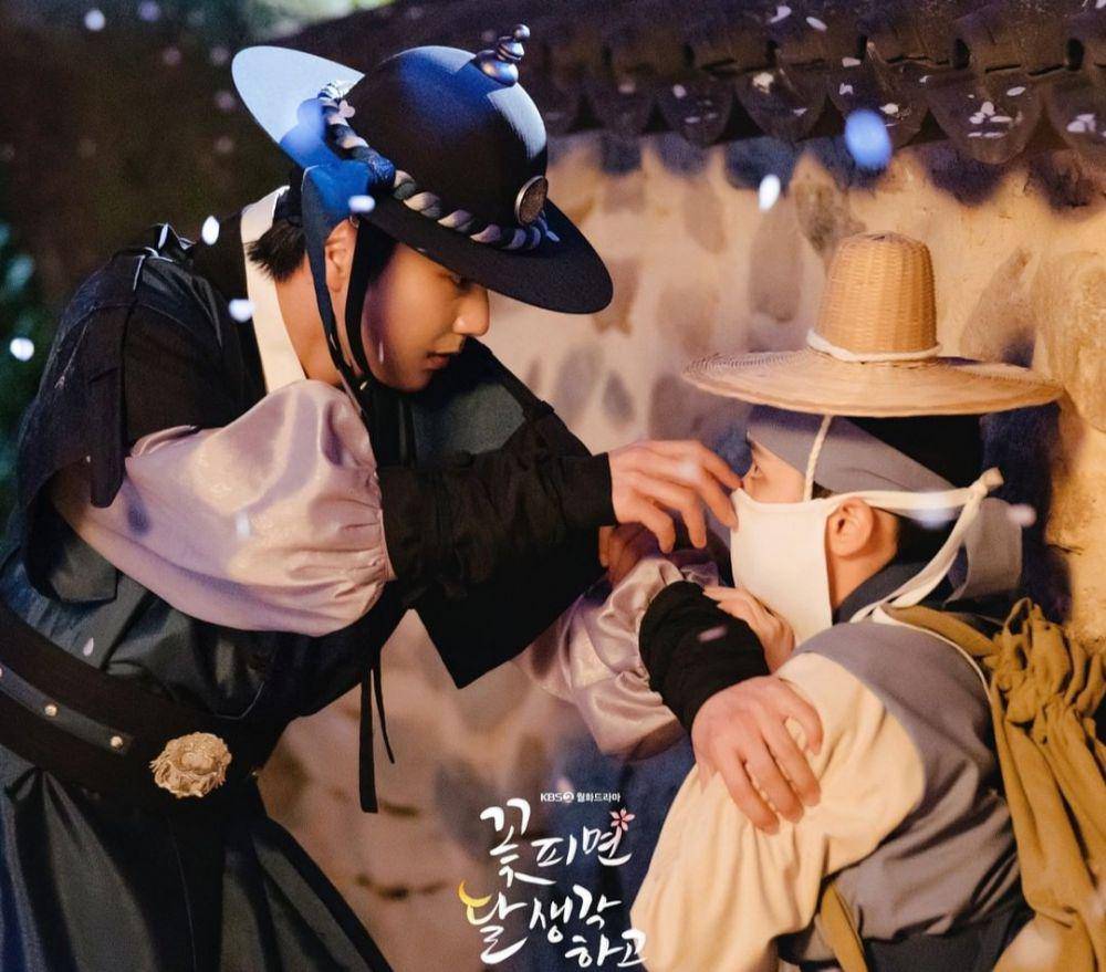 Lee Hyeri dan Yoo Seung Ho di drama Moonshine (dok. KBS2/Moonshine)