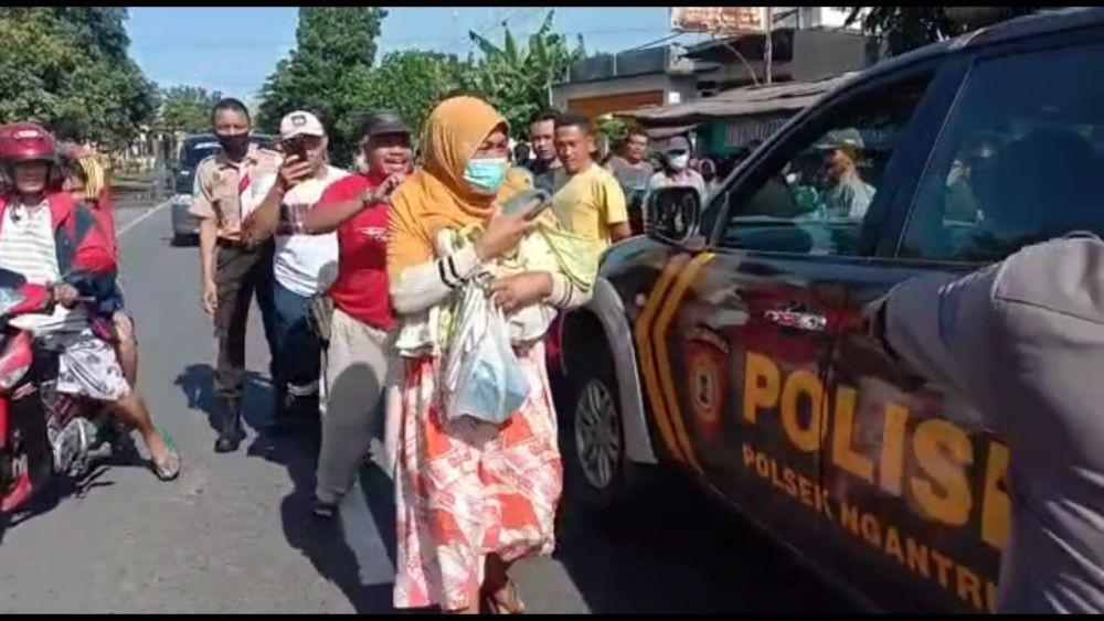 Bayi Laki- laki Ditemukan Warga Tulungagung di Warung Bakso