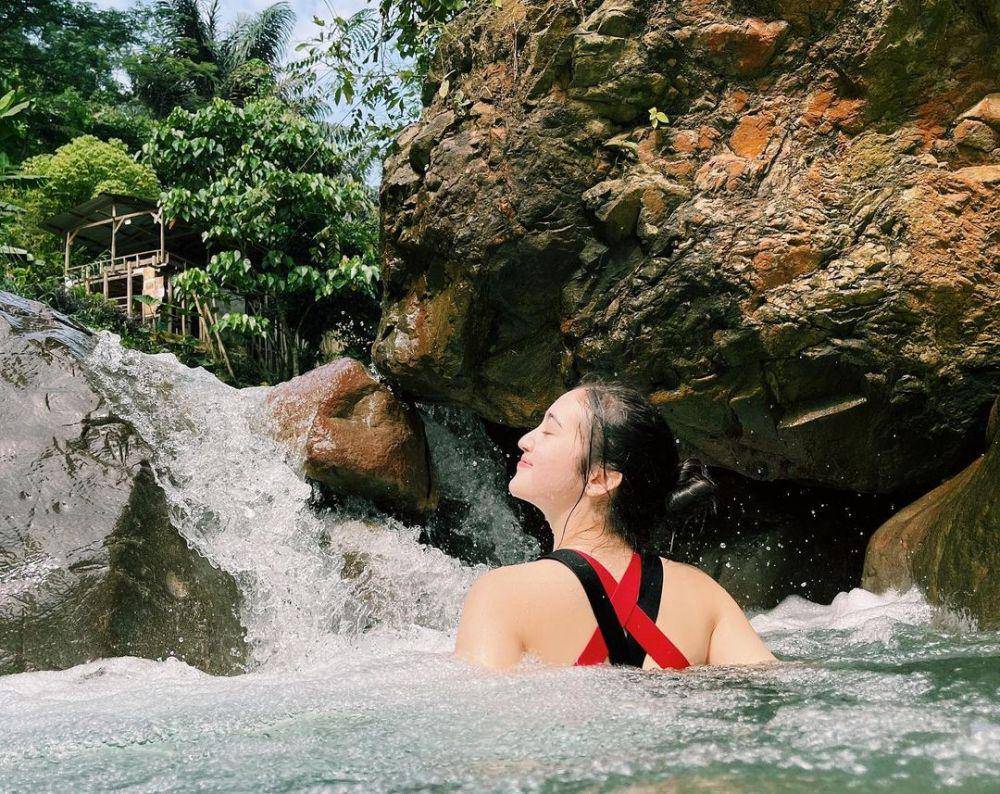 potret Ranty Maria di curug (instagram.com/rantymaria)