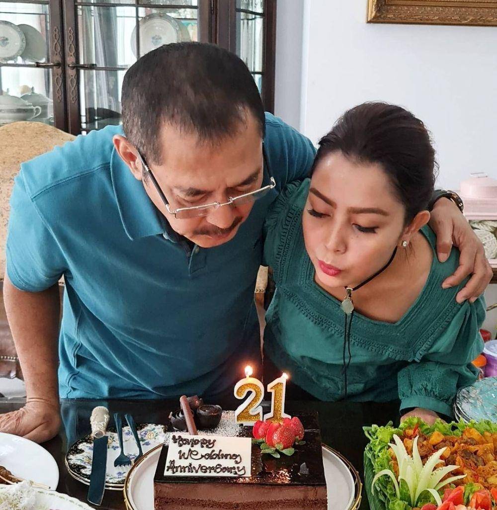 Mayangsari bersama suami (instagram.com/mayangsari_official)