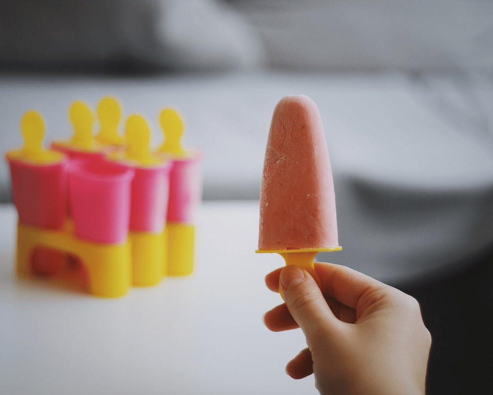 ilustrasi popsicle pepaya (unsplash.com/Goran Ivos)