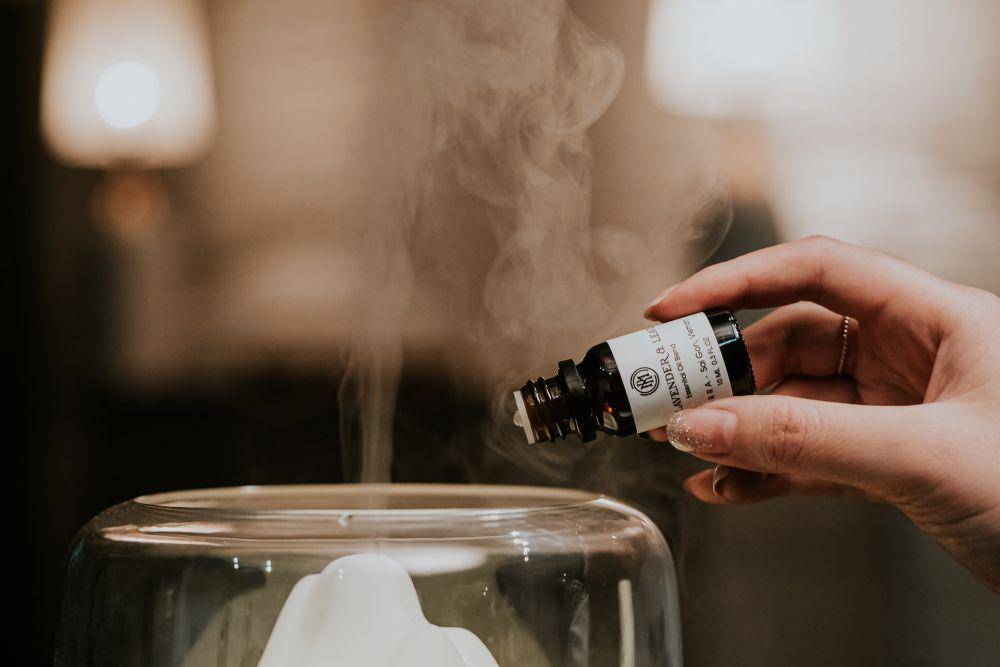 ilustrasi essential oil (unsplash.com/Tron Le)