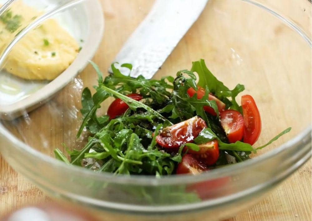 Proses pembuatan salad (youtube.com/Devina Hermawan)
