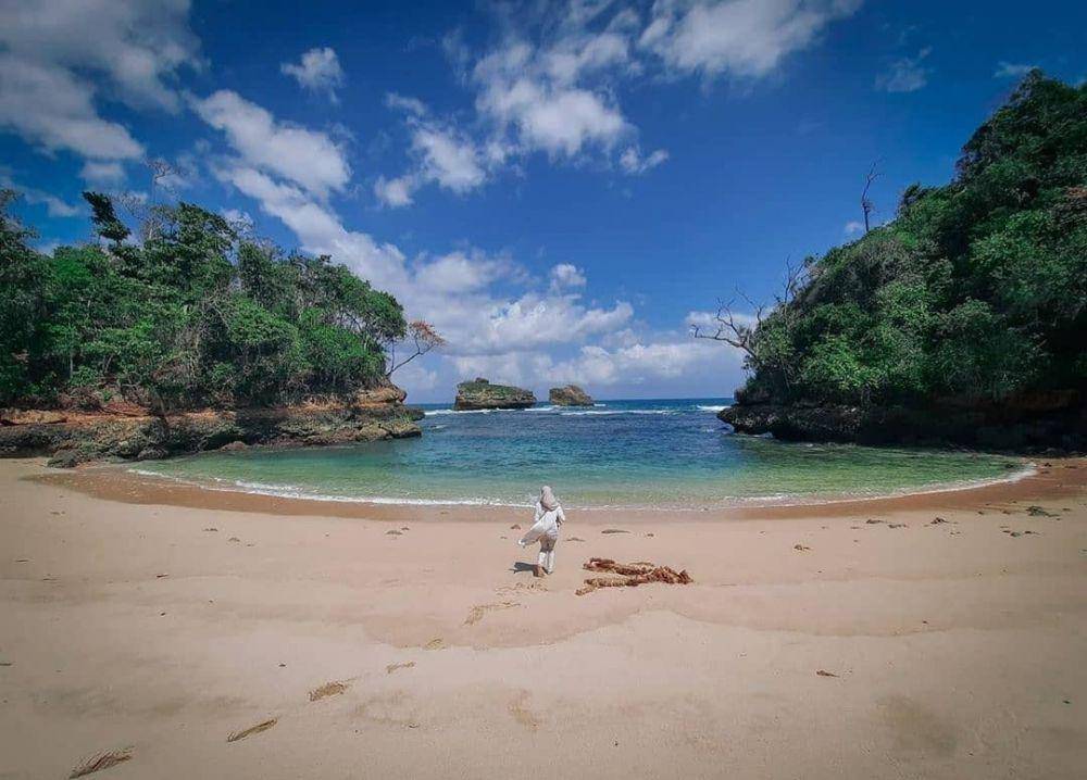 Pantai Ngliyep (instagram.com/pantaingliyepmalang)