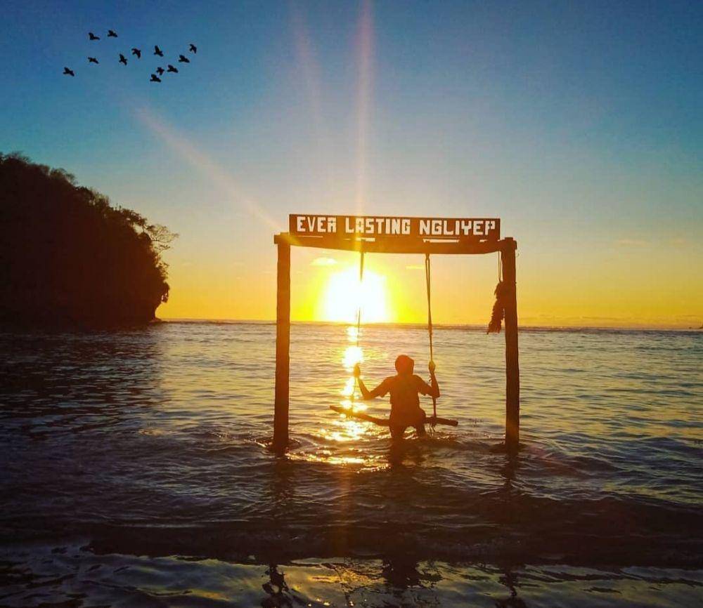 Pantai Ngliyep (instagram.com/pantaingliyepmalang)