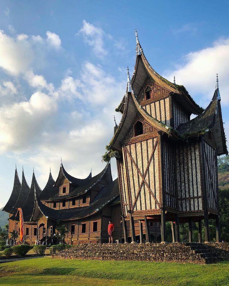 10 Rumah Adat di Indonesia yang Paling Unik