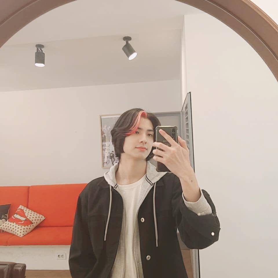 Jooyeon Xdinary Heroes (instagram.com/xdinaryheroes_official)