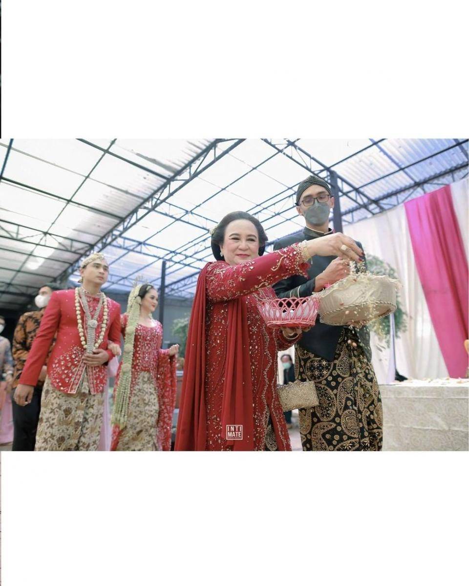 Ngunduh mantu Lutfi Agizal dan Nadya Indry. (Instagram.com/intimatephotoproject)