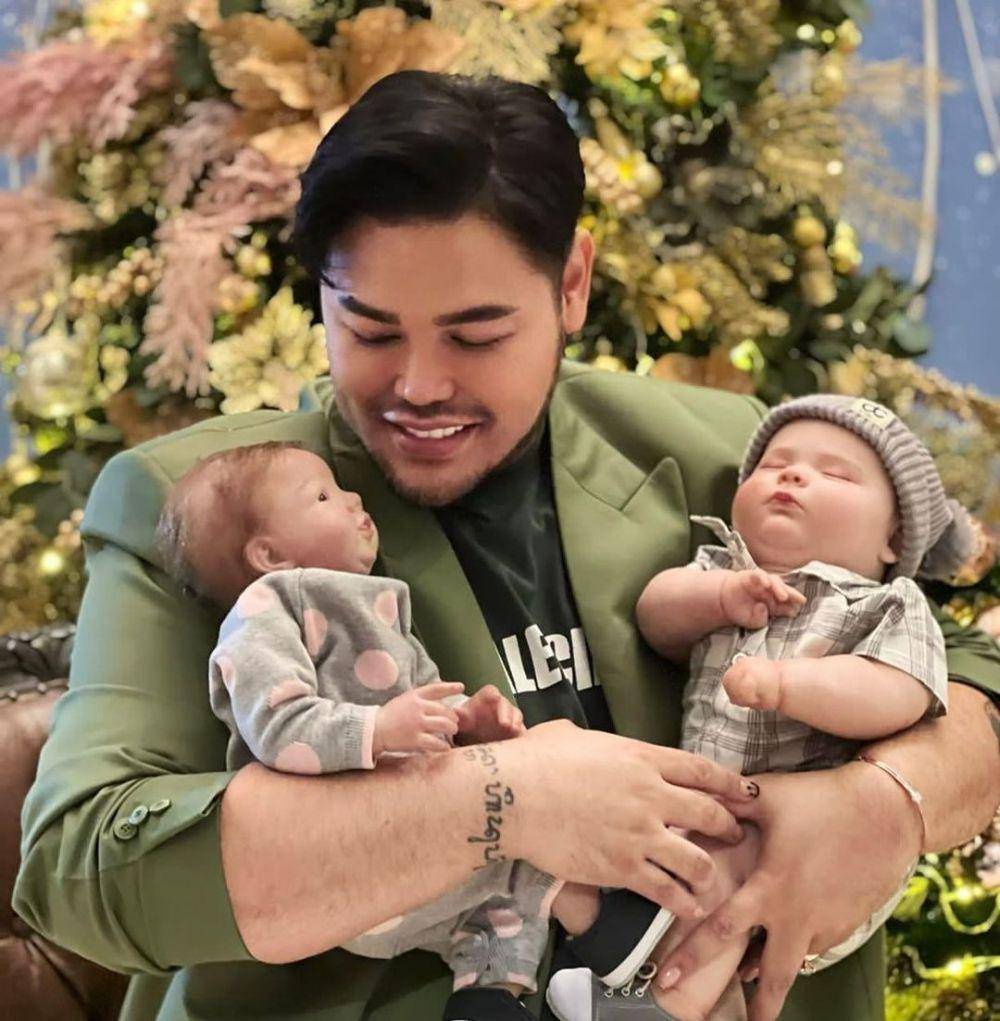 potret Ivan Gunawan saat momong sang putra (instagram.com/ivan_gunawan)