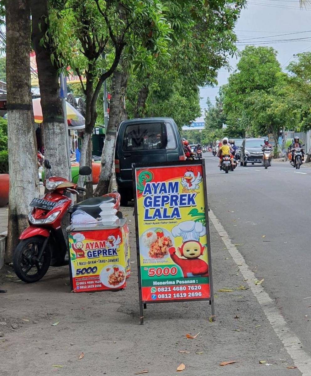 nama dagangan yang kocak (instagram.com/kebebasanrakyat)