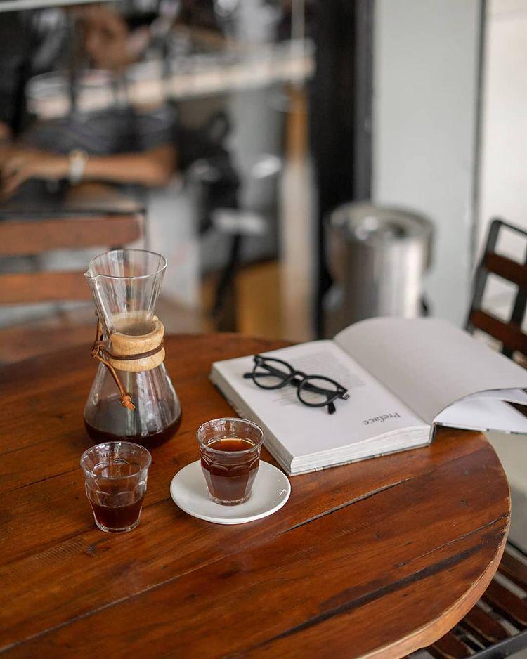 10 Rekomendasi Kafe Buku di Yogyakarta untuk Pencinta Kopi dan Sastra