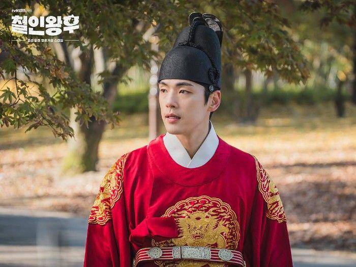 Raja Cheoljong di drama Mr. Queen (dok. tvN/Mr. Queen)