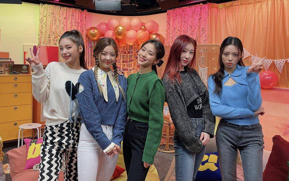 ITZY (twitter.com/ITZYofficial)
