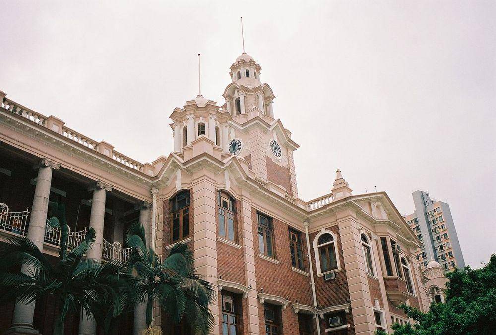 potret bangunan Universitas Hong Kong (wikimedia.org)
