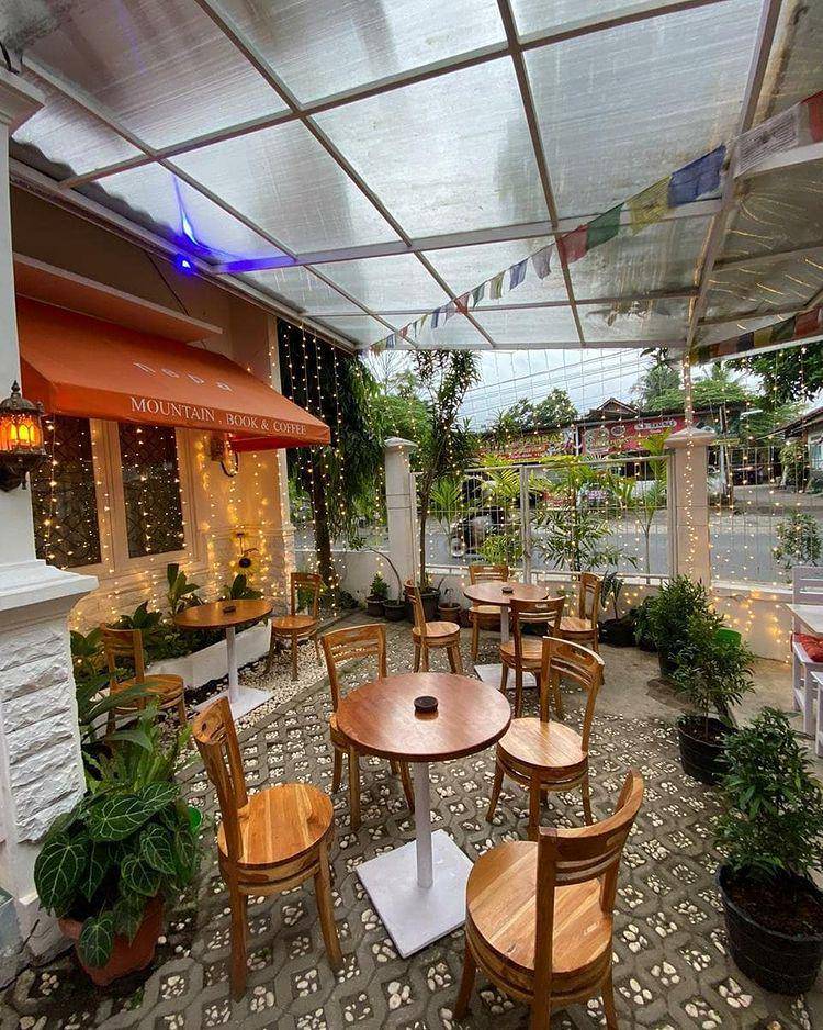 Nepa Mountain Book and Coffee (instagram.com/cafe_dijogja)