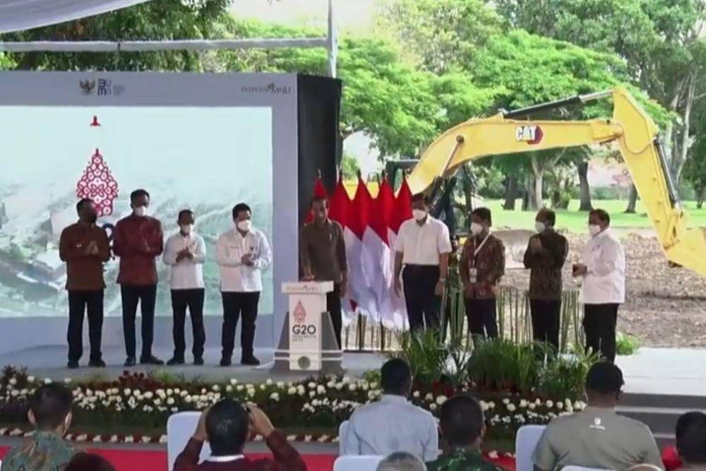 Presiden Jokowi groundbreaking pembangunan Rumah Sakit Internasional Bali pada Senin (27/12/2021). (youtube.com/Sekretariat Presiden)