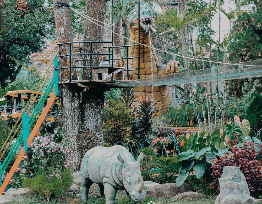 Playground 'bridge rope' di Taman Wisata Balekambang Tawangmangu. (instagram.com/tamanwisatabalekambang)