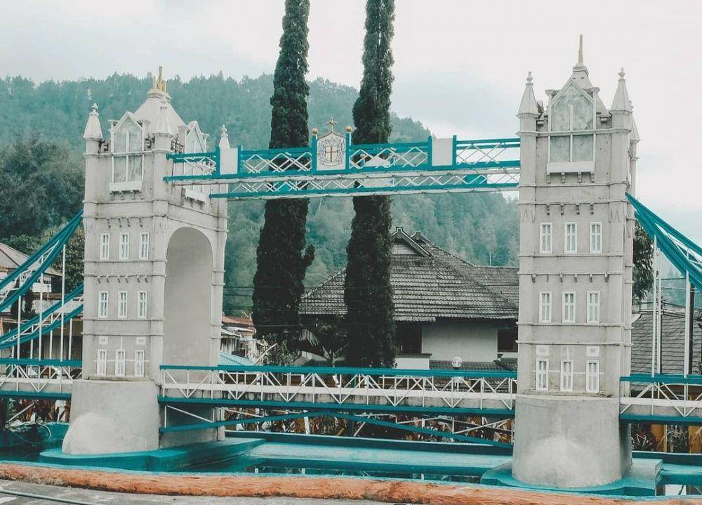 Miniatur London Bridge yang ada di Taman Wisata Balekambang Tawangmangu (instagram.com/tamanwisatabalekambang)