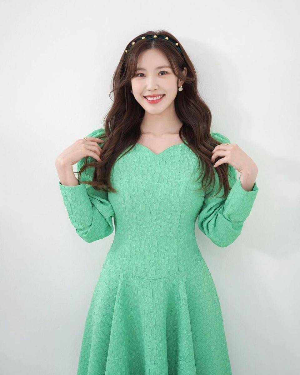 Jun Hyo Sung (instagram.com/superstar_jhs)