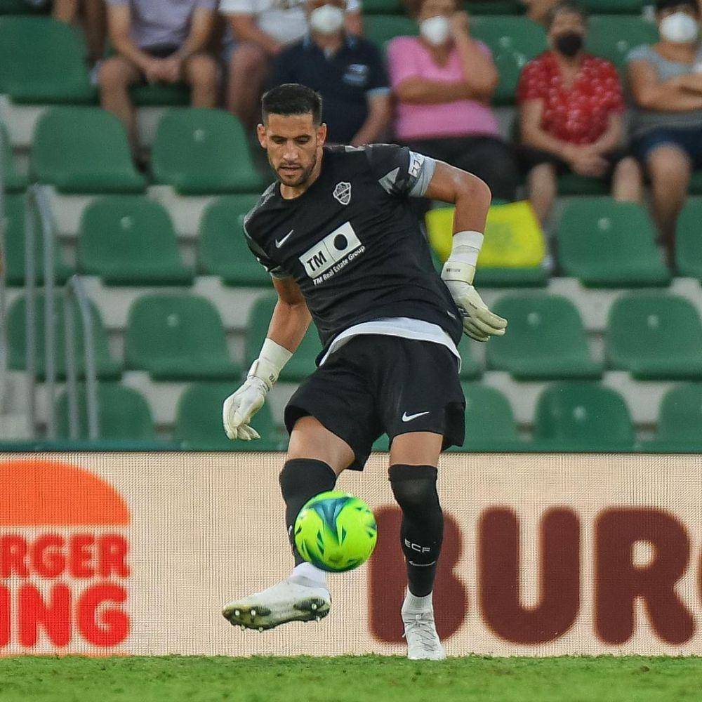 Kiko Casilla tampil mengawal gawang Elche. (instagram.com/kikocasilla)