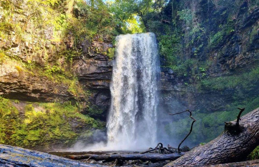 Air terjun Henrhyd (instagram.com/justnature247)