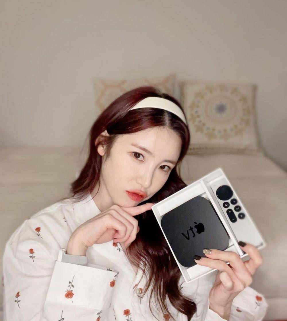 Jun Hyo Sung (instagram.com/superstar_jhs)