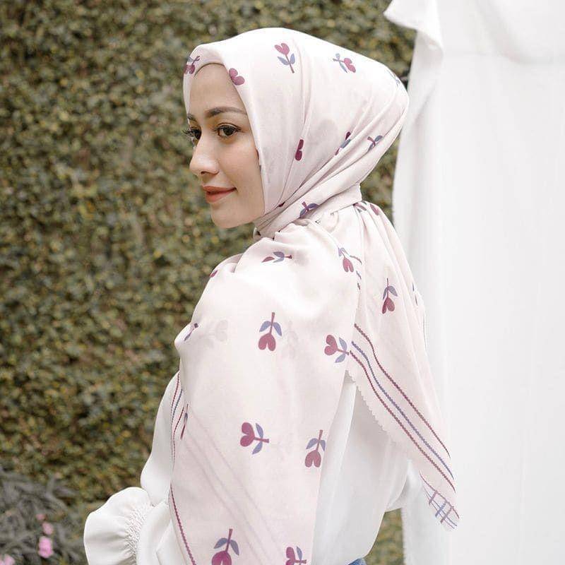 Rekomendasi hijab motif. (instagram.com/vanillahijabcatalog)