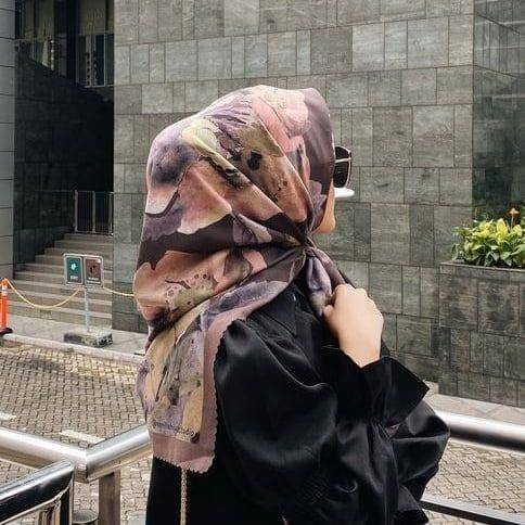 Rekomendasi hijab motif. (instagram.com/vanillahijabcatalog)