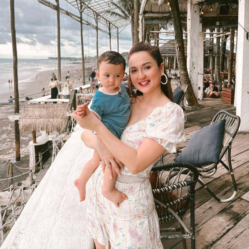 Tengku Dewi dan baby Ehsan (instagram.com/tengkudewiputri_tdp)